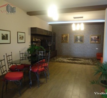 Особняк, 3 этажей, Ереван, Центр - 1