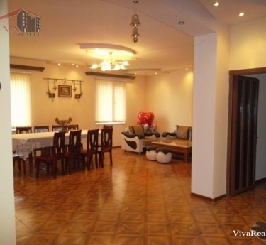Особняк, 3 этажей, Ереван, Малатиа-Себастиа - 1