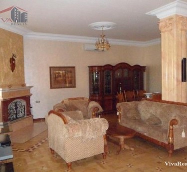 Особняк, 4 этажей, Ереван, Центр - 1