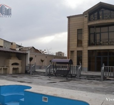 Ունիվերսալ, Երևան, Կենտրոն - 1